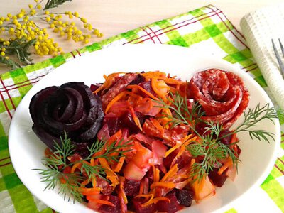 Рецепти:  Смачний домашній салат із корейською морквою та копченостями