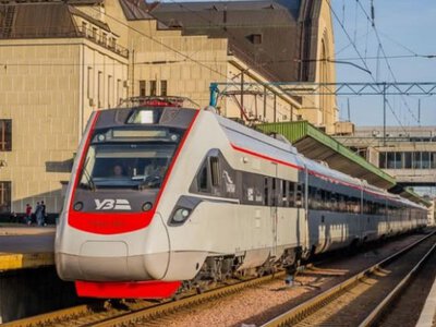 Українці зможуть безкоштовно проїхати 3000 км «Укрзалізницею» — Зеленський