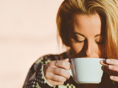 Серцевий напад у чашці: фармацевт назвав ліки, несумісні з кавою