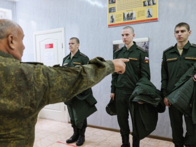 Призов нон-стоп і добровільно-примусові контракти: що загрожує кримським призовникам після змін у законодавстві РФ?