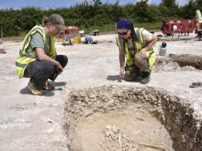 У Британії знайшли 2000-річний скелет дівчини, похованої обличчям донизу