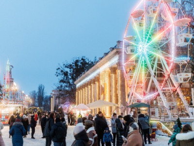 На ВДНГ відкривається "Зимова країна" - ковзанка, Санта і світлові інсталяції