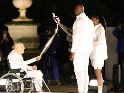 Був факелоносцем Ігор-2024: найстаріший олімпійський чемпіон помер у 101 рік