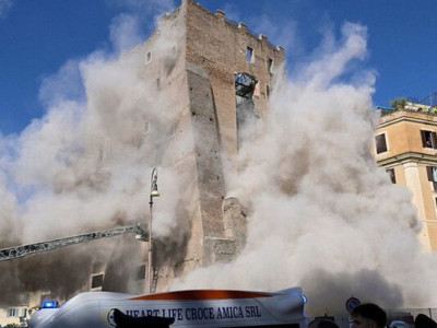 МЗС Італії викликало посла РФ після того, як Захарова висміяла обвал вежі в Римі