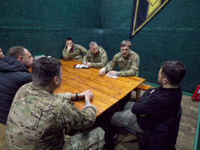 Зеленський зустрівся з бійцями Азову на Добропільському напрямку: обговорили ситуацію на передовій і потреби