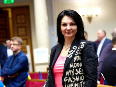 Адвокат нардепки Марченко просив повернути їй дипломатичний паспорт