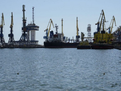 Росіяни готують порт в окупованому Маріуполі до приймання військових катерів