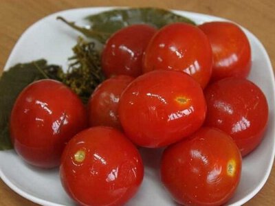 Таємний рецепт бабці: квашені помідори, які з'їдають першими