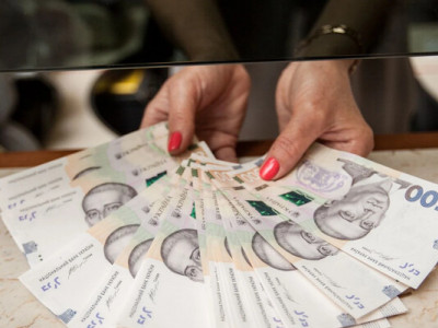 В українців побільшало готівки на руках: НБУ пояснює сезонністю та впливом війни