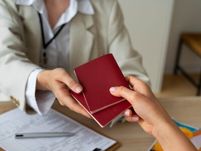 Не забудь документи! Головне правило кожного мандрівника