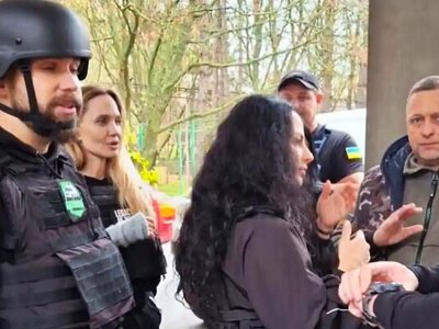 Анджеліна Джолі справляла нужду в ТЦК – ЗМІ