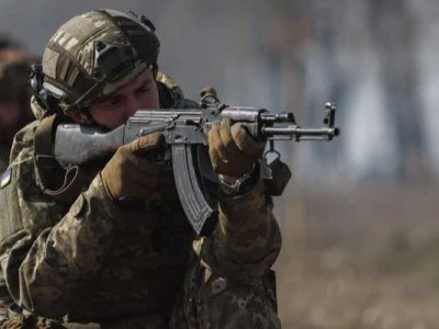 Сили оборони зачистили від росіян будівлю міськради в Покровську та встановили прапор України. ВІДЕО