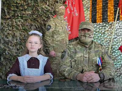 Обличчя зрадників на шкільних партах: окупанти нав'язують дітям культ убивць і колаборантів