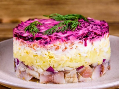 Як росіяни вкрали оселедець під шубою: справжня історія улюбленого салату