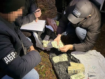 Поліцейського, який викрав сотні тисяч доларів зіслужби, знайшли влісі: подробиці