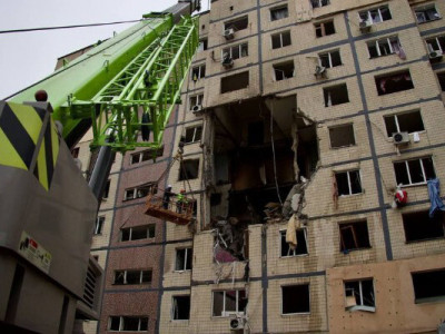 Російський БпЛА влучив у дев’ятиповерхівку в Дніпрі: одна людина загинула, 11 – постраждали