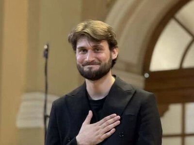 Зеленський присвоїв звання Заслуженого артиста солісту хору «Гомін»