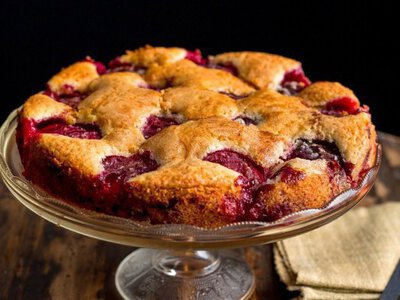 Легендарний сливовий пиріг з The New York Times, який варто приготувати кожному