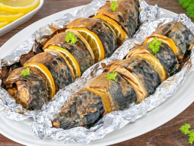 Соковита запечена скумбрія в духовці: гості попросять рецепт