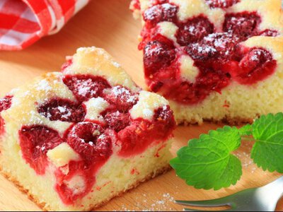 Ароматний, ніжний і неймовірно простий: лінивий пиріг з сиром і ягодами