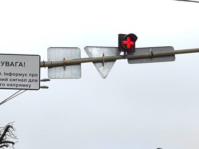  В Україні вперше встановили світлофор «Грецький хрест»: що він означає та як їздити водіям 