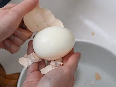 Як легко почистити яйця: шеф-кухар назвав лайфхаки, які реально працюють