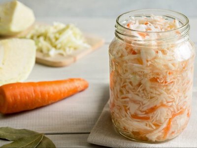 Хрумкий, ароматний та надзвичайно смачний салат з капусти