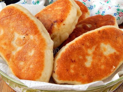 М'які, пишні пиріжки, які не черствіють на наступний день