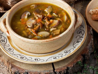 Ситний грибний суп з галушками: осінній хіт, що зігріває з першої ложки