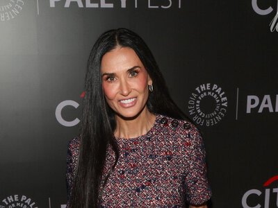 В універсальному вбранні, яке пасуватиме кожній: Демі Мур вийшла в світ у мінісукні (фото)