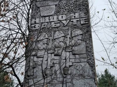 Старий символ режиму: село вимагає знесення радянського монумента