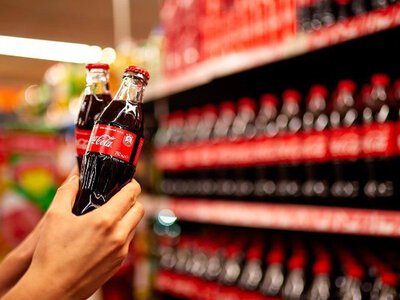 Пліч-о-пліч з країною. Як Кока-Кола зміцнює економіку та допомагає громадам в умовах війни