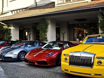 Стало відомо скільки податків сплатили власники елітних автівок