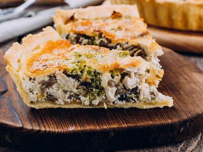 Хрустка скоринка й ніжна начинка: пиріг, який змусить вас забути про ресторан