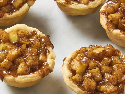 Міні-яблучні тарталетки: смак осені за лічені хвилини (Рецепт)