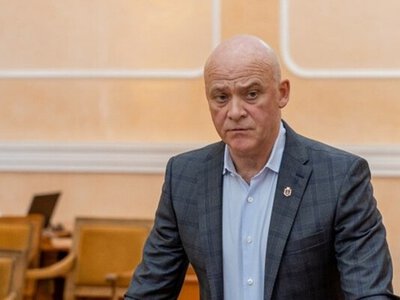 Громадянин із двома біографіями: які є «сліди» у базах даних про російські паспорти ексмера Одеси Труханова