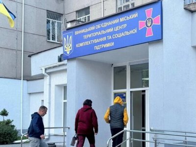 Співробітники ТЦК у цивільному: українцям пояснили, чи законні вимоги надати документи