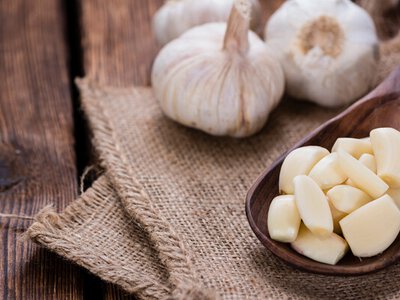 Що буде з організмом, якщо щодня їсти часник: дієтологи назвали 5 переваг