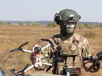 Прикордонники за допомогою дронів знищили міст та російську техніку на Харківщині