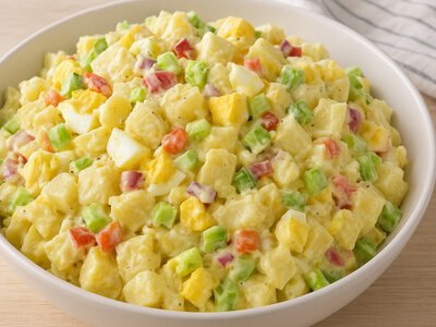 Спробуй і забудь про Олів'є: американський картопляний салат, який вибухнув в мережі