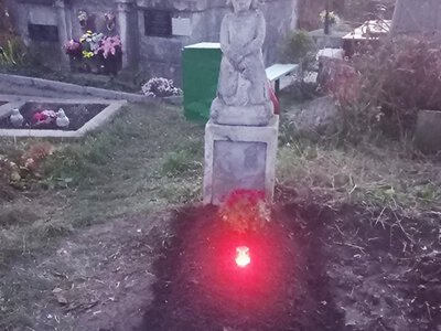 Жінка знайшла унікальне поховання на Микулинецькому цвинтарі