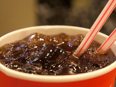 Що відбувається з організмом, якщо регулярно пити солодку газовану воду