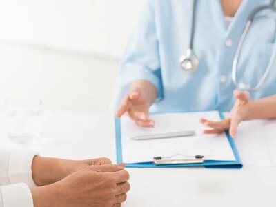 Чи можуть переселенці отримати безкоштовну медичну допомогу? 