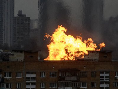 Масована нічна атака на Київ і область: ракети, шахеди та серія влучань у житлові будинки