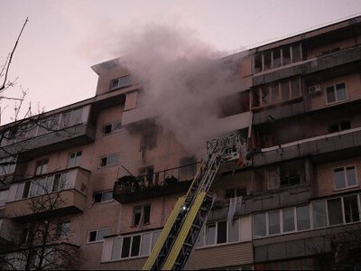 Комплексний нічний удар по Києву: пошкоджено багато житлових будинків, є жертви