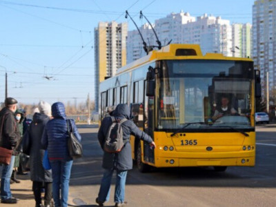 У Києві змінено рух громадського транспорту через атаку рф, низка вулиць перекрита
