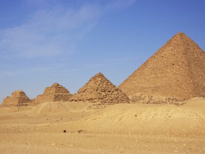 Археологи знайшли загадкові аномалії всередині піраміди в Єгипті