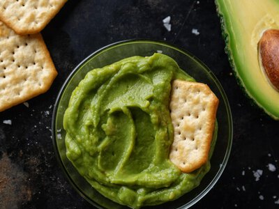 Кремовий соус із авокадо: натуральна альтернатива майонезу