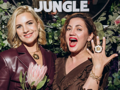 Зірки на івенті: Оля Цибульська в шоколадній блузці з рюшами, Дар’я Трегубова — в мініспідниці