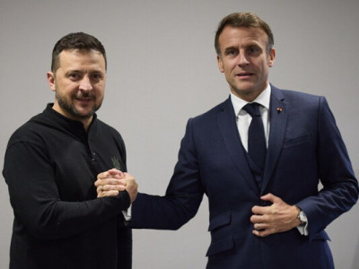 Макрон запрошує Зеленського до Парижа для зміцнення підтримки України